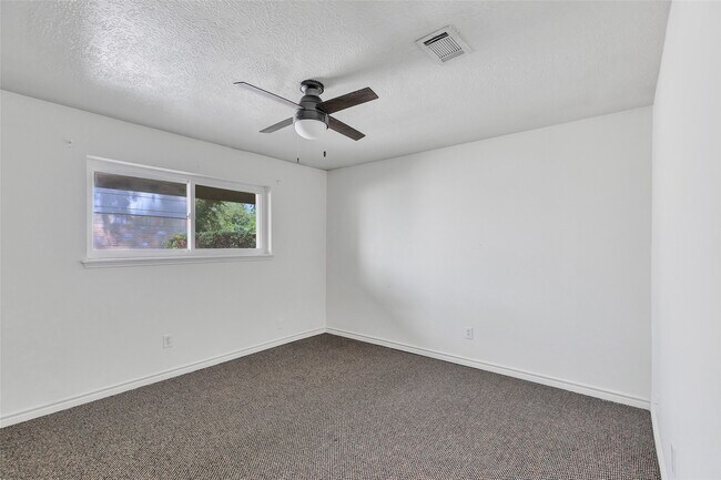 Building Photo - 7703 Pine Cup Dr