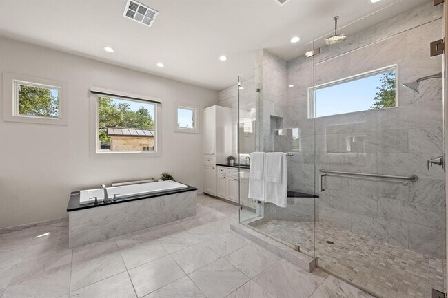 Building Photo - 3400 Tuscany Dr