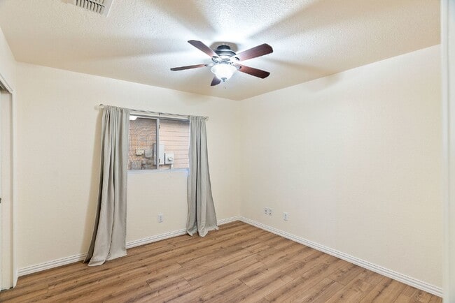 Building Photo - 911 Rustic Cactus