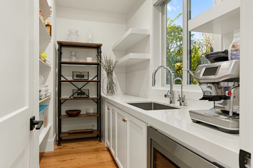 Building Photo - 1620 Winchester Way