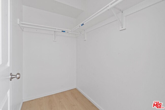 Building Photo - 3118-3114 W 109th St