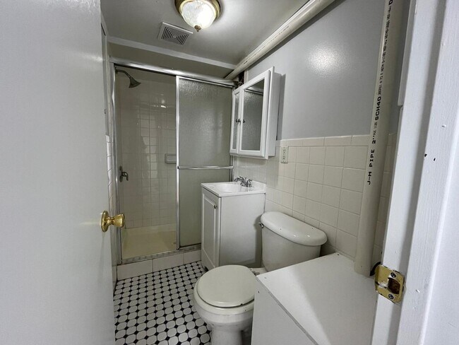 Building Photo - 1834 Illinois St