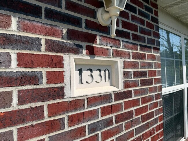 Building Photo - 1330 Godas Cir