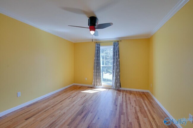 Building Photo - 501 Brenda Dr