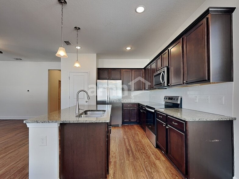 Building Photo - 1312 Celery Ave