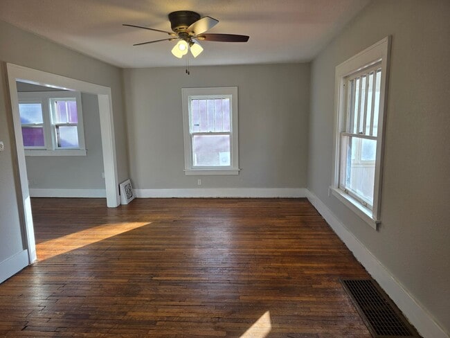 Building Photo - Large 3 Bedroom newly updated house for rent!