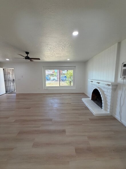 Building Photo - 2232 E Joana Dr