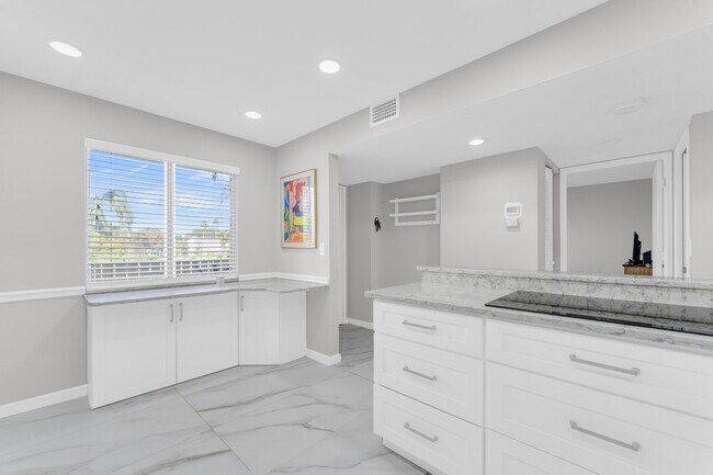 Building Photo - 7192 Huntington Ln