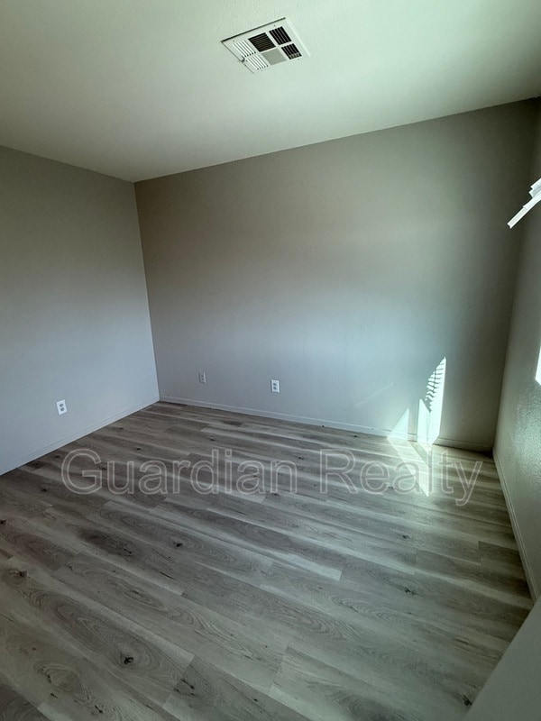 Building Photo - 10467 Lilac Tree Ave