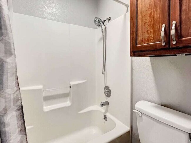 Building Photo - FULLY FURNISHED 2BR Condo