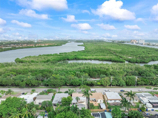 Building Photo - 828 Johnson St