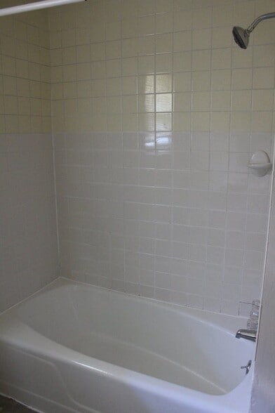 Building Photo - 320 Victoria St