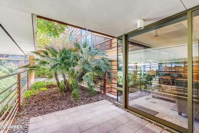 Building Photo - 7157 E Rancho Vista Dr