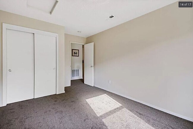 Building Photo - 301 Parkmont Wy