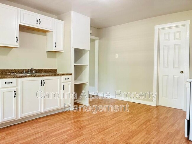 Building Photo - 407 Digh St