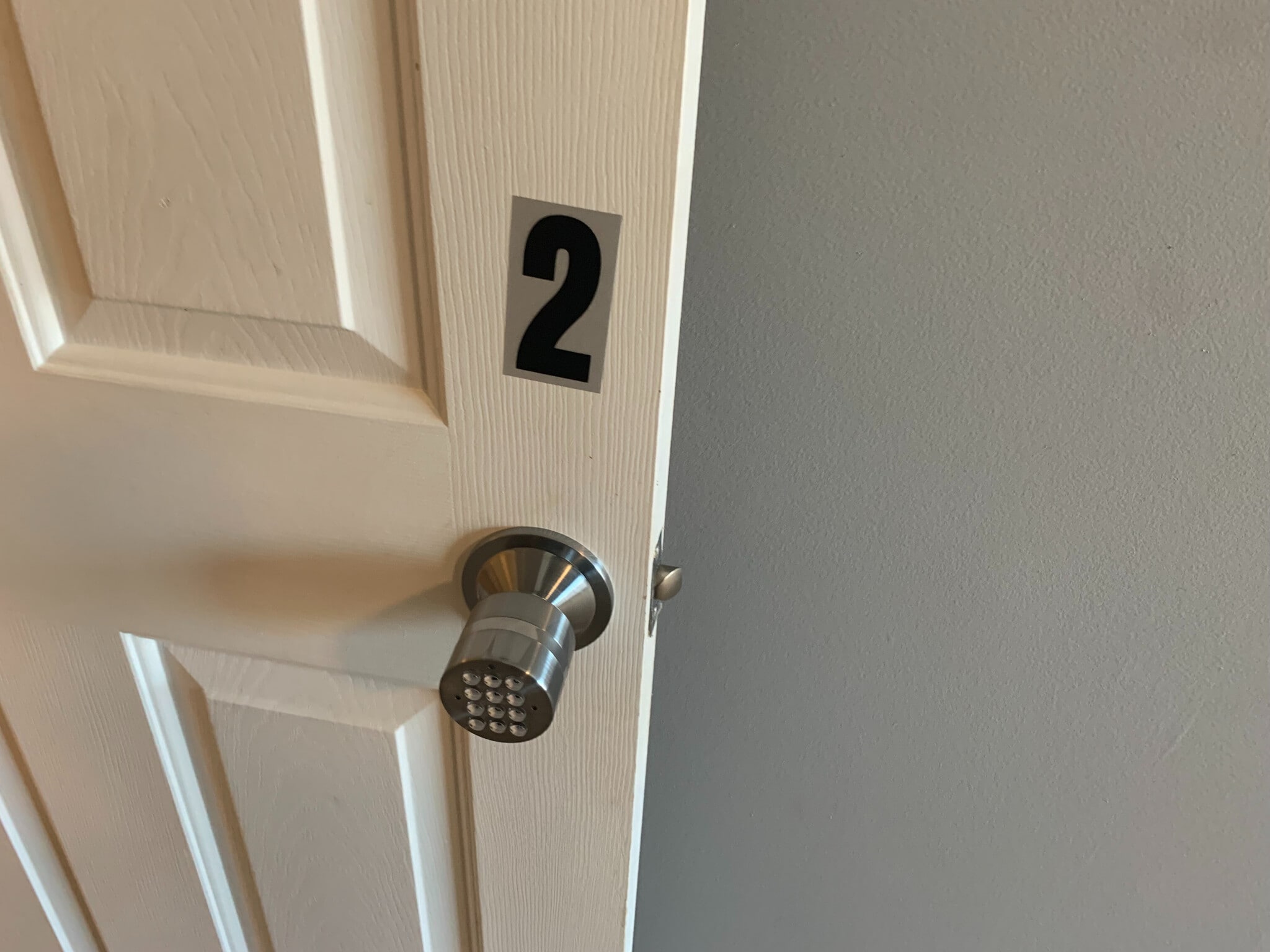 Building Photo - Room in Townhome on Big Bass Dr