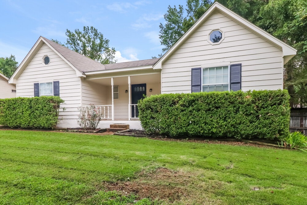Building Photo - 6049 Lawnhill Dr