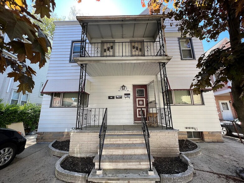 Outside - 1910 Coltman Rd