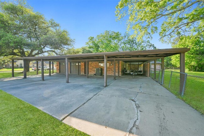 Building Photo - 502 Misty Ln