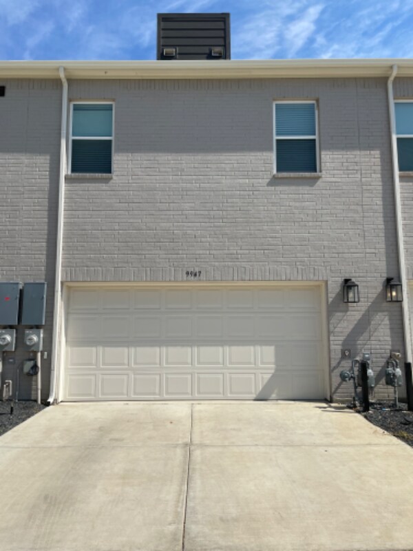 Building Photo - 9947 Michael Irvin St