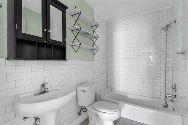 Building Photo - 6129 Reiger Ave