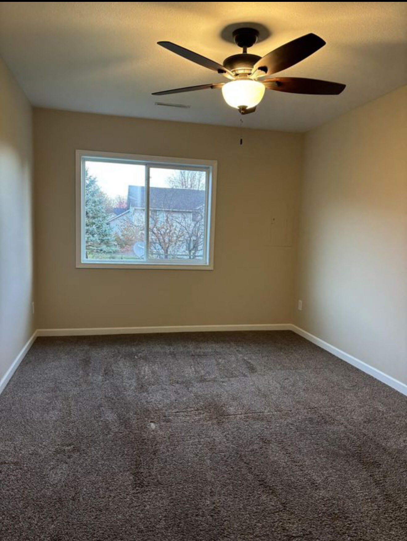 Building Photo - 423 E Cheyenne St