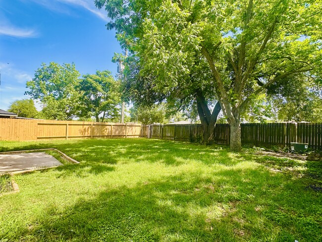 Building Photo - 7711 Water Park Ln
