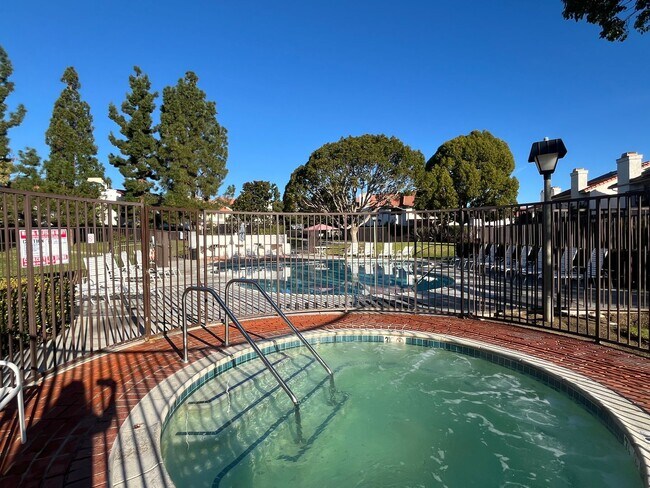 Building Photo - 3070 Corte Trabuco