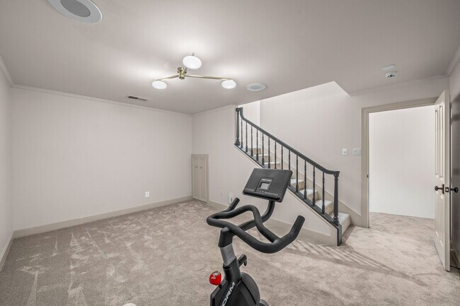 Building Photo - Luxury 5 Bed, 4.5 Bath, with Pool in Lakeridge!!!