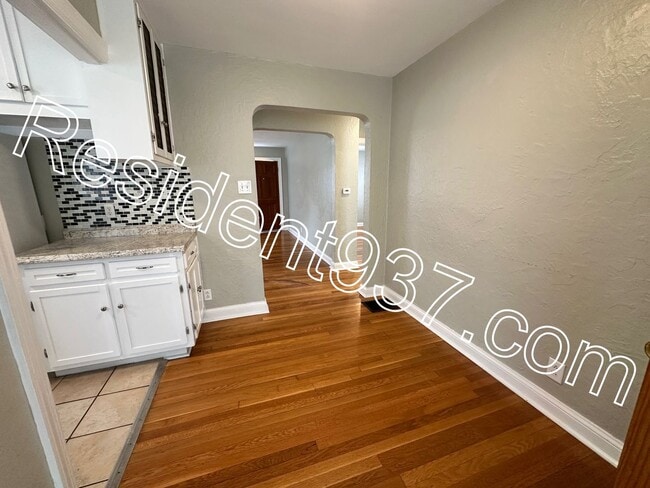 Building Photo - 3 Bed 1 Bath Home