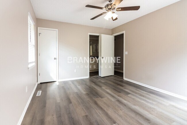 Building Photo - 1909 NE McKee Ln