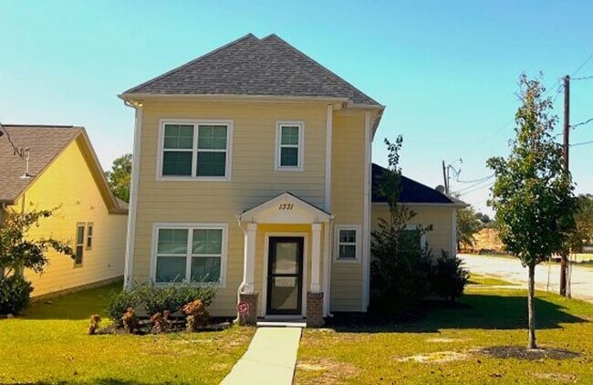 Building Photo - Beautiful 4bed/2.5bath in Hampton Place