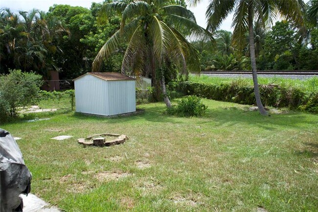 Building Photo - 11150 Peachtree Dr