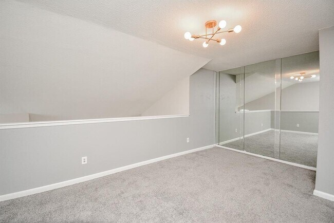 Building Photo - 10855 Meadowglen Ln