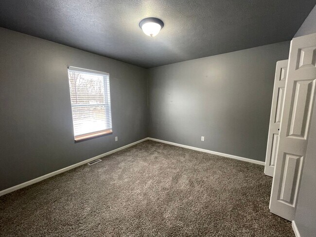 Building Photo - MOVE IN SPECIAL: Four Bedroom Home in Mattawan