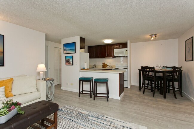 Building Photo - Move-in ready fully furnished beautiful 1 bedroom in Waikiki!