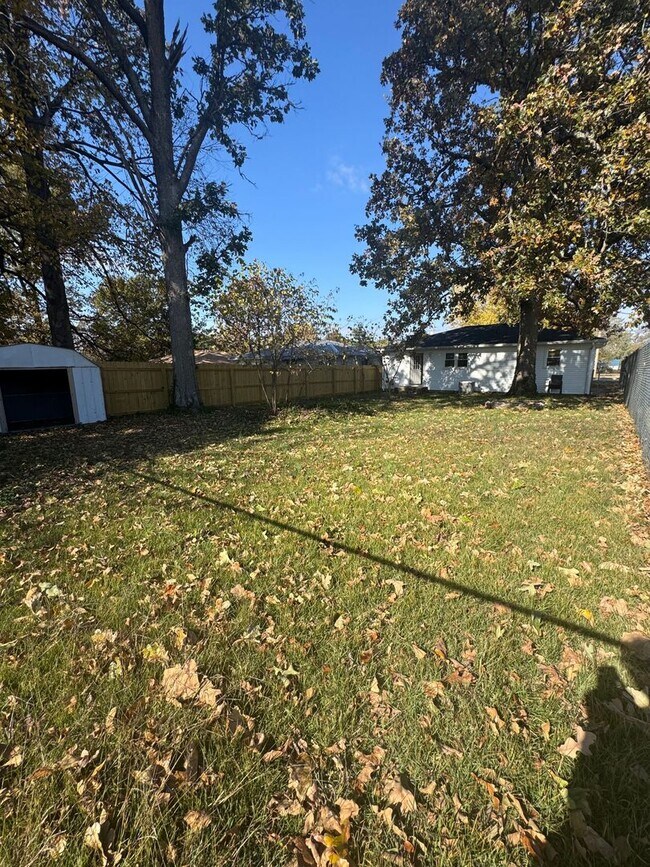 Building Photo - Cute 4 bed 2 bath house for rent!