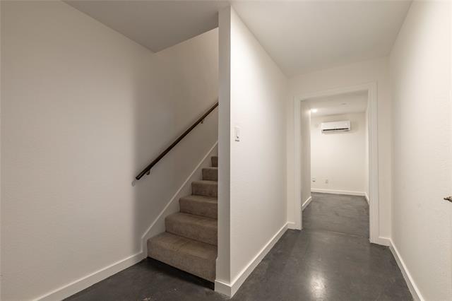 Building Photo - 2134 Lucas Dr