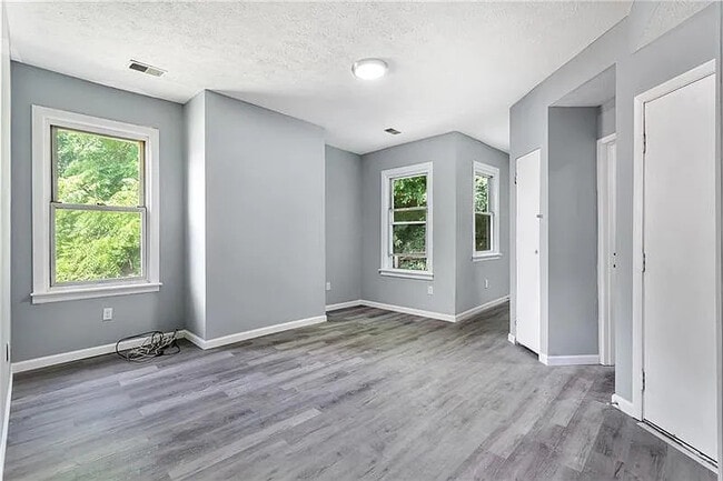 Building Photo - 1406 Superior Ave