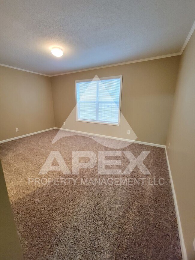 Building Photo - MOVE-IN SPECIAL, $1 RENT!! - Nice 3 Bd | 2...