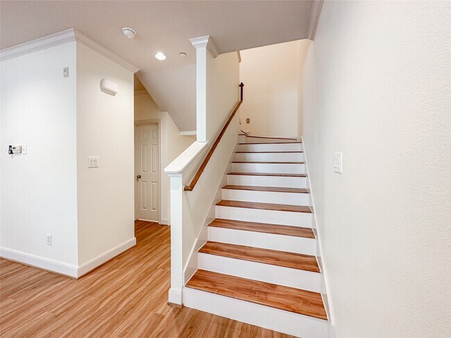 Building Photo - 3001 Murworth Dr