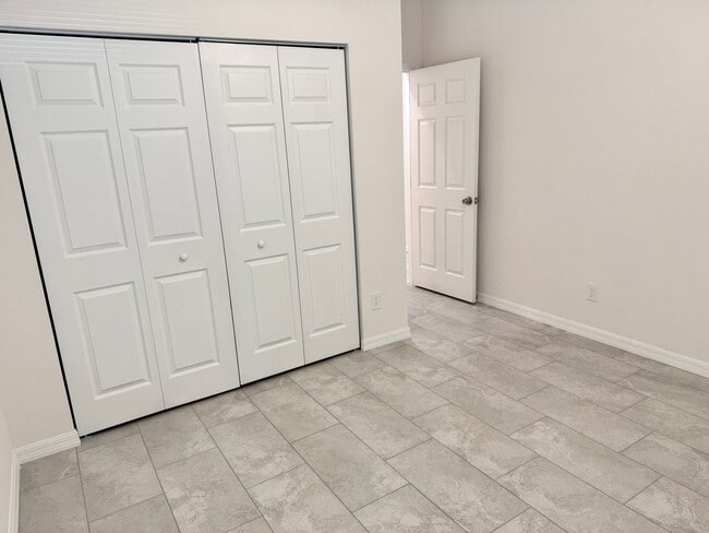 Building Photo - Brand New Home located in the heart of Tampa!
