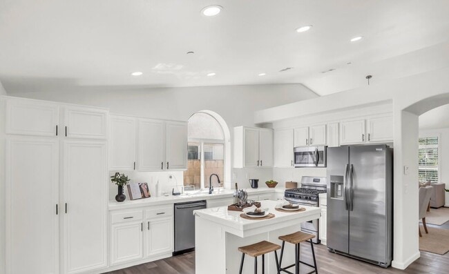 Building Photo - 1122 Alpine Ct