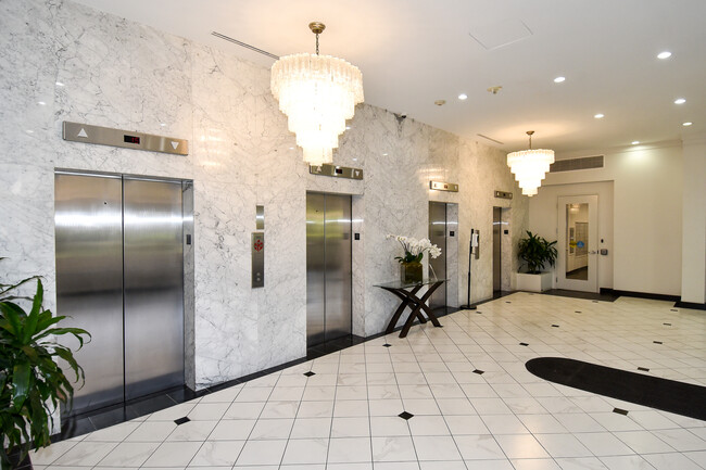 Main Lobby, 4 elevators - 400 Madison St