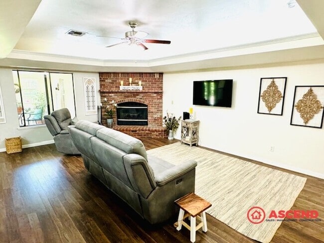 Building Photo - FULLY FURNISHED, Beautiful Home Located In...