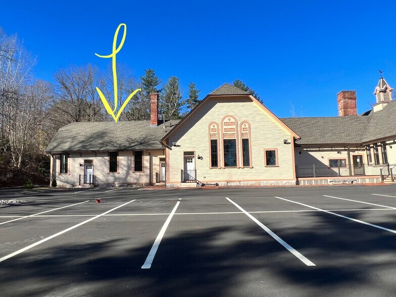 Primary Photo - 352 Manchaug Rd