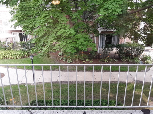 Building Photo - 5117 Blodgett Ave