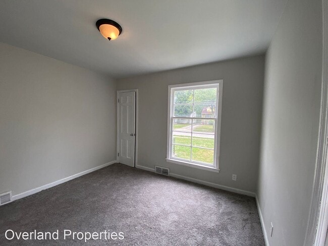 Building Photo - 3 br, 1 bath House - 19601 Sunset Dr