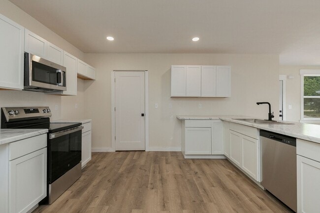 Building Photo - BRAND NEW 3 Bedroom | 2 Bathroom | 2 Car Garage HOME -- 1400 sqft, PETS WELCOME!
