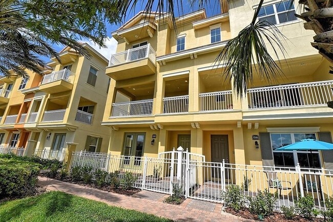 Building Photo - 1520 Lake George Dr